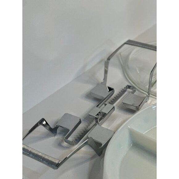 Vintage Pyrex Snowflake Oval Divided Casserole Dish | With Lid and Metal Carrier - Picture 8 of 12